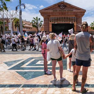 En clave Turismo - En clave Turismo - Canarias protesta en la calle contra el turismo masivo - 14/05/25 - escuchar ahora