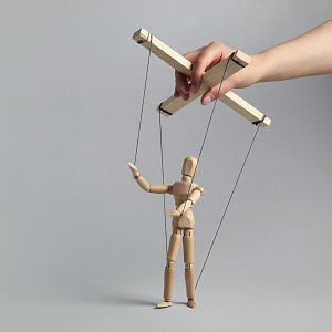 Economía de bolsillo - Economía de bolsillo - Técnicas de persuasión que afectan tu dinero - 18/05/25 - escuchar ahora