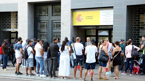 Denuncien falta de personal a les oficines d'estrangeria