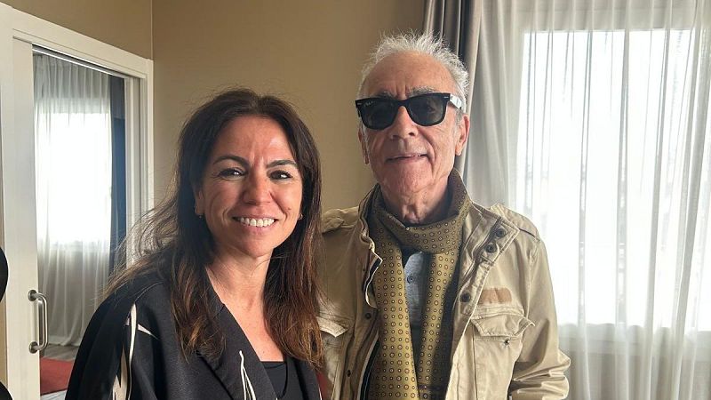 Libros de arena - Juan José Millás y 'Ese imbécil va a escribir una novela' - Escuchar ahora