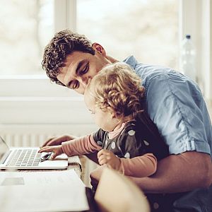 Fin de mes - Fin de mes - El permiso parental cuesta a España 10.000 euros al día - Escuchar ahora