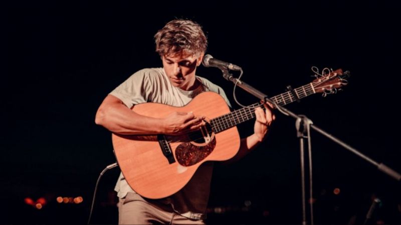 Xavifrnia - Cesc Sansalvad: "Cantar al metro va ser dur, per forma part del que m?agrada de la msica"