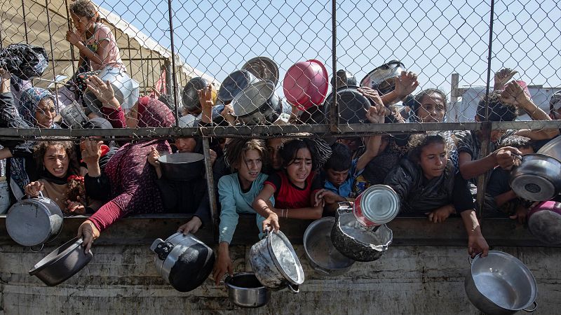 Crónica internacional - La fundación privada estadounidense que controla los puntos de distribución de ayuda en Gaza, anuncia que hoy permanecerán cerrados - Escuchar ahora