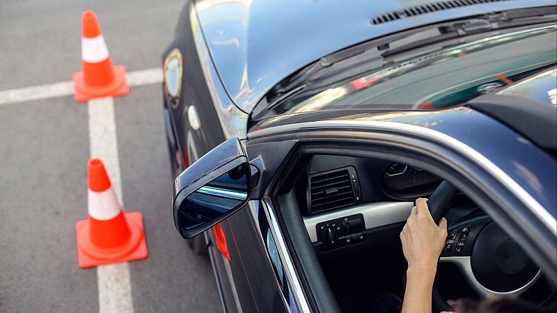 Seguridad vial en Radio 5 - Cursos de conducción segura y eficiente bonificados con puntos - 08/05/25 - Escuchar ahora