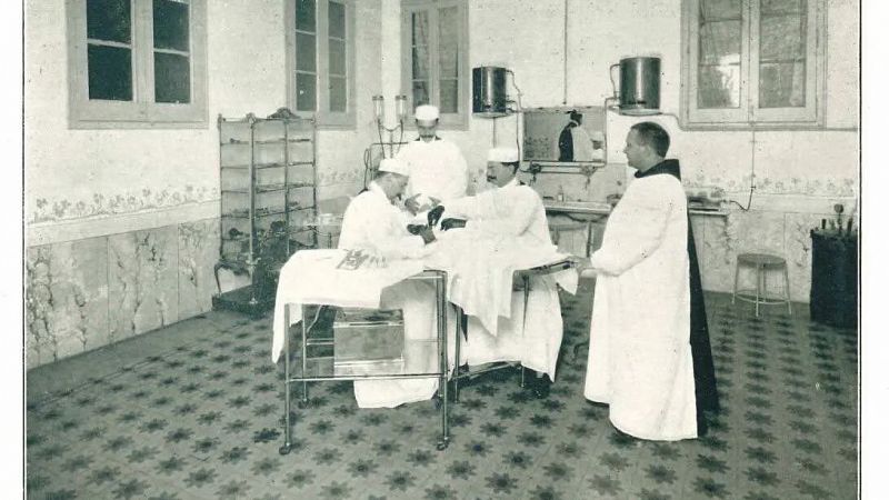 Cucarachas enojadas: Histria dels hospitals - Sn 4 dies | Escuchar