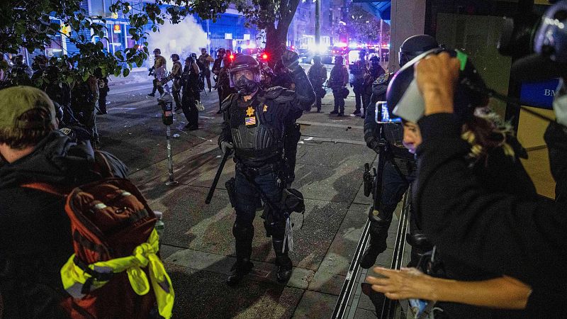 Crónica internacional -  En California, se intensifican las redadas antiinmigrantes de Trump, con la llegada a Los Ángeles de unos 700 marines - Escuchar ahora