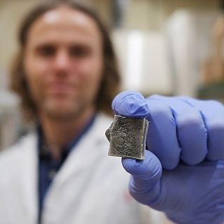 Un material multifuncional capaz de generar carga eléctrica