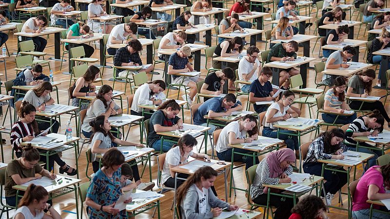 D'On venim? Un reps a la histria de la selectivitat - Sn 4 dies | Escuchar