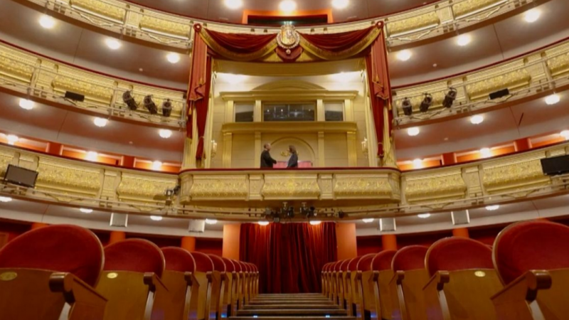 L'ENTRELLAT - Precarietat laboral al mn de la cultura..  Un 40% dels treballadors ha de combinar diferents feines - L'Entrellat | Escuchar