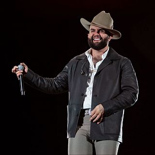 Carín León llega a España con 'Boca Chueca Tour': "Una experiencia que va más allá de la música"