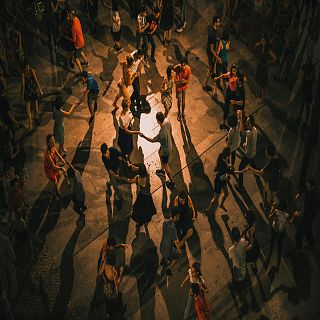 Bailar desde nuestra maldicin