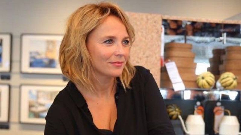 L'ENTRELLAT - Carolina Ferre i l'adeu a "La Familia de la Tele" - L'Entrellat | Escuchar