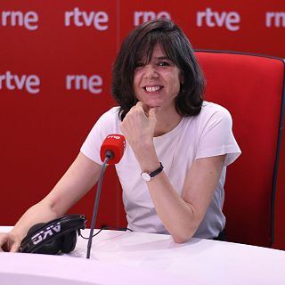Una lanza clavada en medio del amor, relatos de Lara Moreno