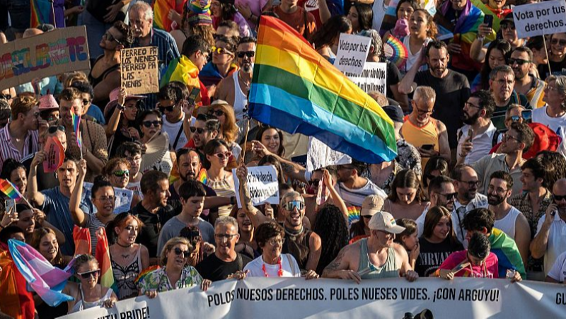 L'ENTRELLAT - Cau el suport al collectiu LGTBIQ+ - L'Entrellat | Escoltar
