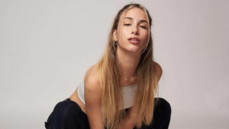 Xavifrnia - Lau Gibert ens presenta "Em poses" - Xavifrnia | Escoltar
