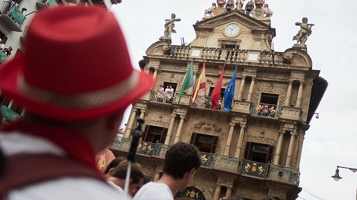 La plataforma Yala Nafarroa por Palestina lanza el tradicional chupinazo - Sanfermines en RNE | Escuchar