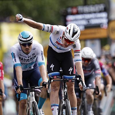 Tablero Deportivo - Tour de Francia 2025: Etapa 3 - Merlier gana en un sprint accidentado - Escuchar ahora