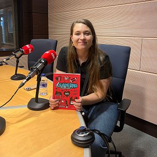 Nana Literaria nos presenta su libro 'Súper Cuaderno Millennial 90´s'