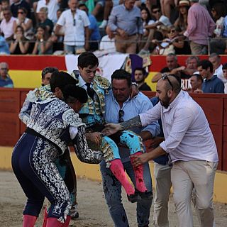 Sergio Rollón, cornada muy grave en el muslo derecho