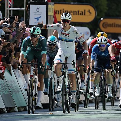 Tablero Deportivo - Tour de Francia 2025: Etapa 9 - Merlier triunfa al sprint y repite victoria en el Tour - Escuchar ahora