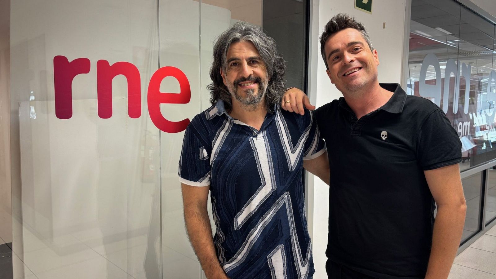 J.J. Vaquero y Álex Clavero son vigilantes del Archivo de RTVE con 'La  Garita'