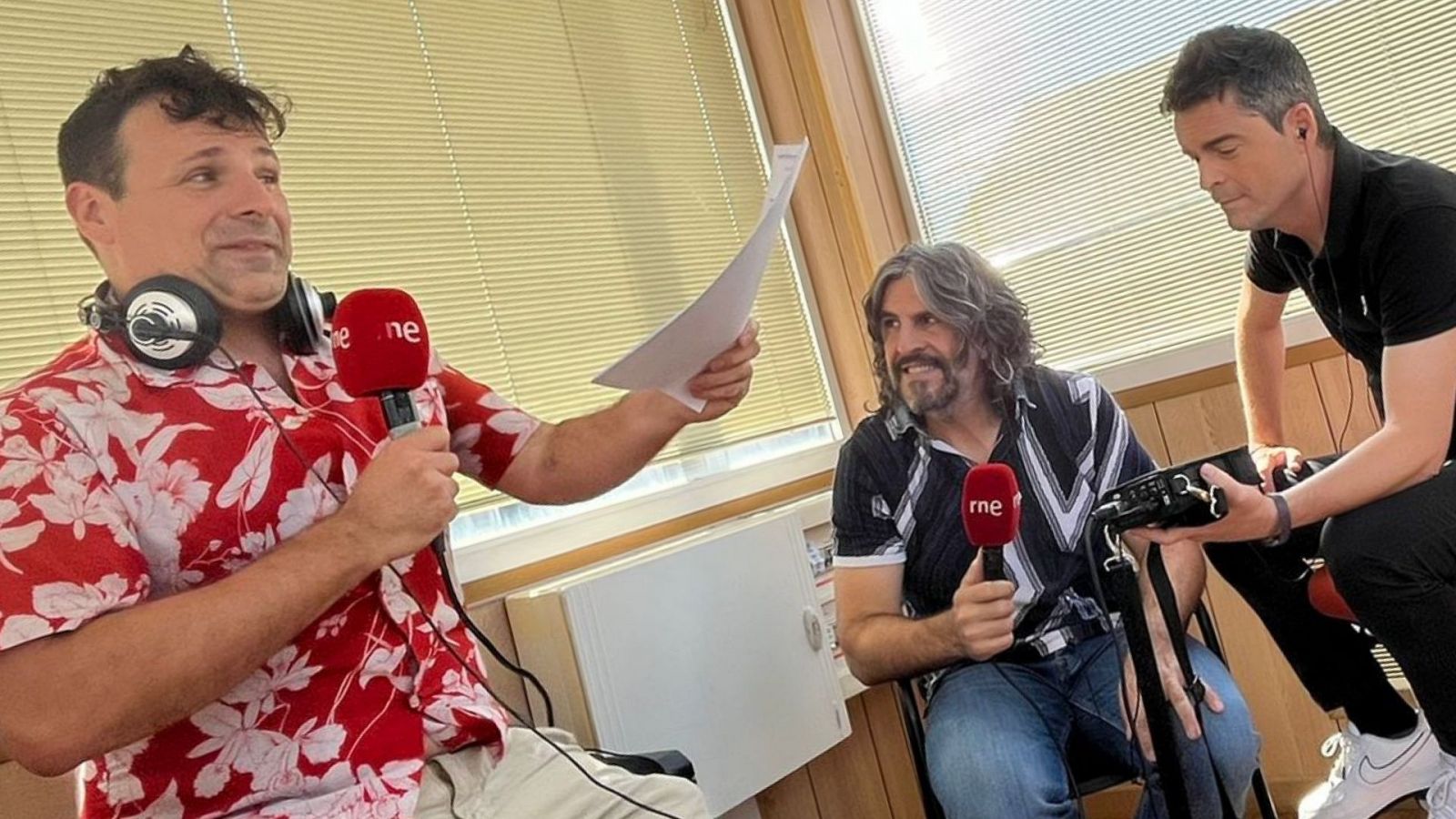 J.J. Vaquero y Álex Clavero son vigilantes del Archivo de RTVE con 'La Garita'