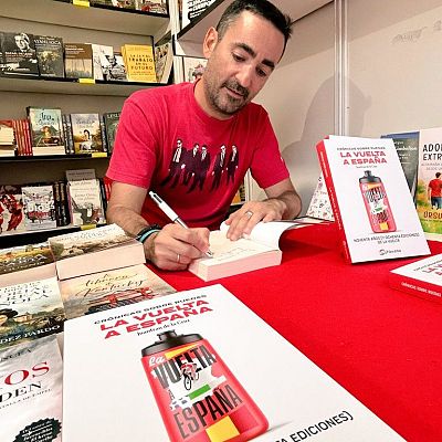 Tablero deportivo - Juanfran de la Cruz autor de \"Crónicas sobre ruedas: La Vuelta a España\" - Escuchar ahora