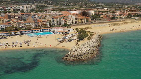 La llei de costes posa en risc els clubs de platja catalans