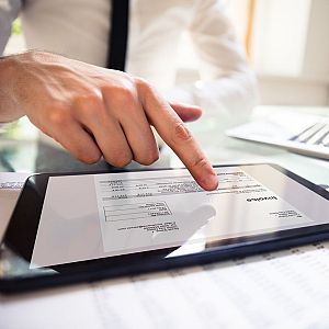 Fin de mes - Fin de mes - Verifactu: el fin de las facturas invisibles - Escuchar ahora