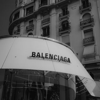 El color negro en la moda: de Felipe II a Balenciaga