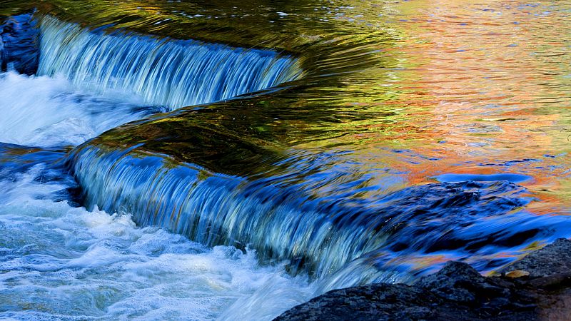 Reflejos en el agua I - Una vuelta al mundo - 05/08/25 - Reflejos en el agua | Escuchar