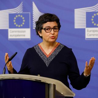 Laya: "Se ha aceptado a travs de un acuerdo unas relaciones internacionales basadas en el vasallaje"