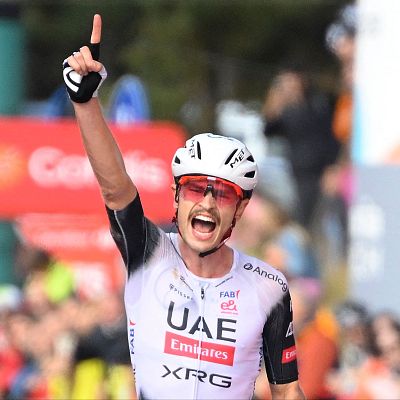 Tablero Deportivo - La Vuelta 2025: Etapa 6 - Jay Vine triunfa en una etapa agridulce para UAE - Escuchar ahora