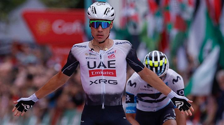 Tablero Deportivo - La Vuelta 2025: Etapa 12 - Juan Ayuso gana en Cantabria y repite en esta Vuelta - Escuchar ahora