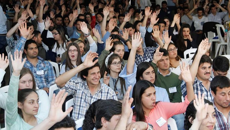 Xavifrnia - Zoom: Per qu cada cop ms joves aposten pels partits extremistes? - Xavifrnia | Escoltar