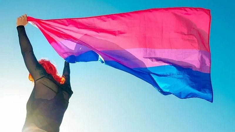 Xavifrnia - Som tots bisexuals? La sexloga Eva Moreno respon sense filtres - Xavifrnia | Escoltar