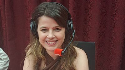 No es un da cualquiera - Dialenguando - Lola Pons - No es un da cualquiera | Escuchar