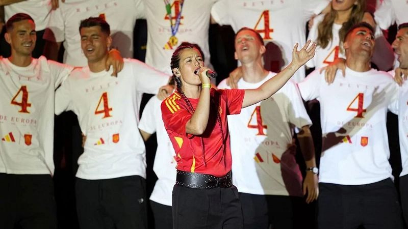 Xavifrnia - Isabel Aaiun: "Vi un vdeo de la seleccin espaola de ftbol cantando mi cancin y no me lo poda creer" - Xavifrnia | Escoltar