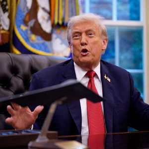 Hora América - La CIA, autorizada por Trump para actuar en Venezuela - Hora América | Escuchar