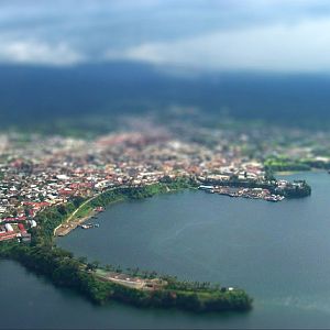 Más cerca - Más cerca - Encarcelados en Guinea Ecuatorial - Escuchar ahora