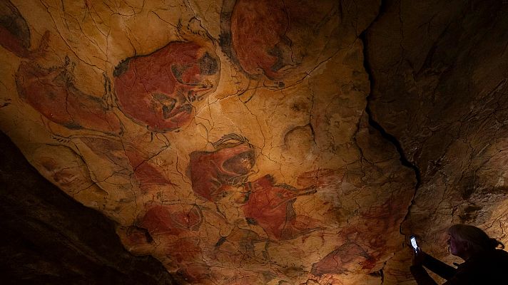 Descubren nuevas pinturas y grabados en la cueva de Altamira - Cultura con Ñ | Escuchar