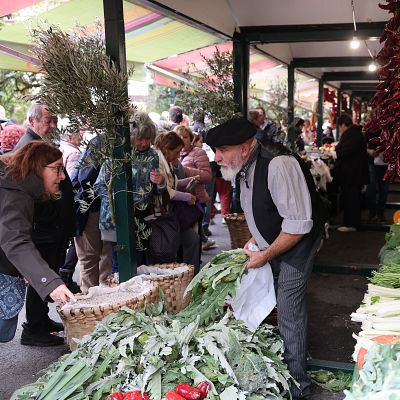 Gernika, tradición viva del País Vasco - Celebrando España | Escuchar