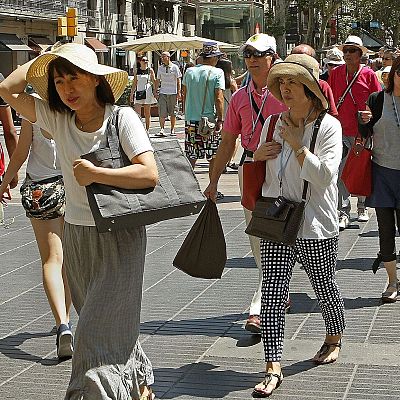 El turismo extranjero en España sigue en cifras récord - En clave Turismo | Escuchar