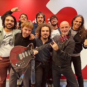 Turbo 3 - Turbo 3 - Queen: A Night At The Opera Reimagined con Calizo y Quincalla | Corizonas | La Perra Blanco - 11/11/25 - Turbo 3 | Escuchar