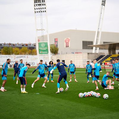 España busca sellar la clasificación para el próximo mundial - La hinchada | Escuchar