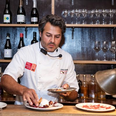 Omar Allibhoy: el chef que conquista UK con el ibérico - Marca España | Escuchar