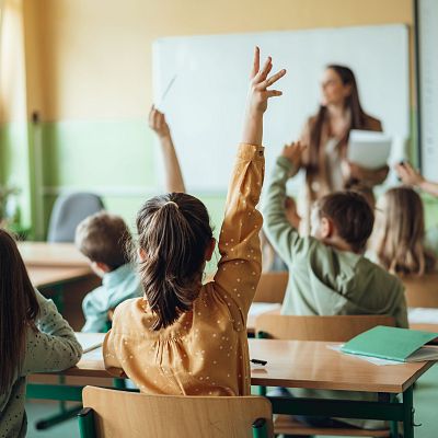 Enseñar sobre crisis contribuye al pensamiento crítico - Europa abierta | Escuchar