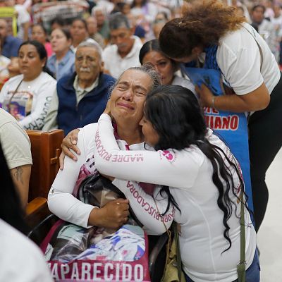La violencia que enfrentan las mujeres buscadoras en México - Hora América | Escuchar