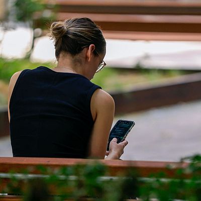Los jóvenes tienen mejor salud en general, aunque el estrés y la ansiedad siguen creciendo - Las mañanas de RNE | Escuchar