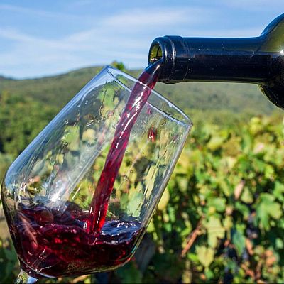 Celebramos el Día Mundial del Vino Tinto - En clave Turismo | Escuchar